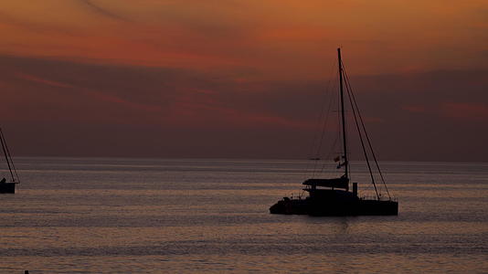 游艇轮盘的日落背景视频的预览图