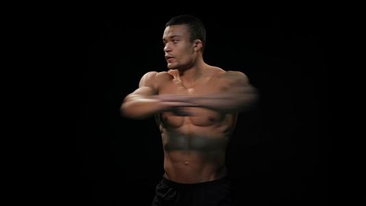 肌肉运动男子扭曲的身体视频的预览图