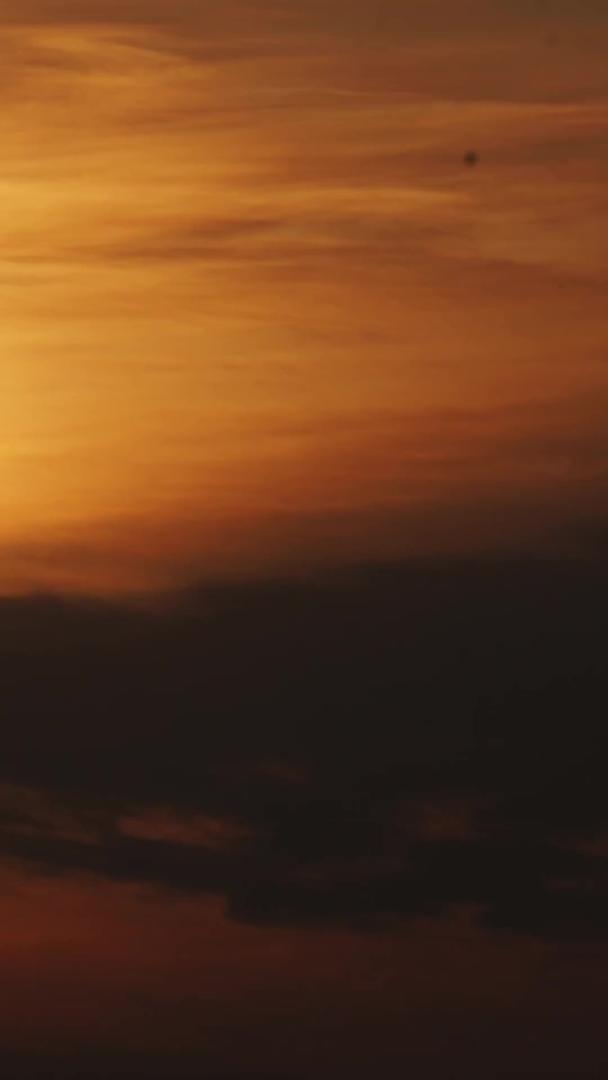 拍摄夕阳日落云层延时摄影视频的预览图