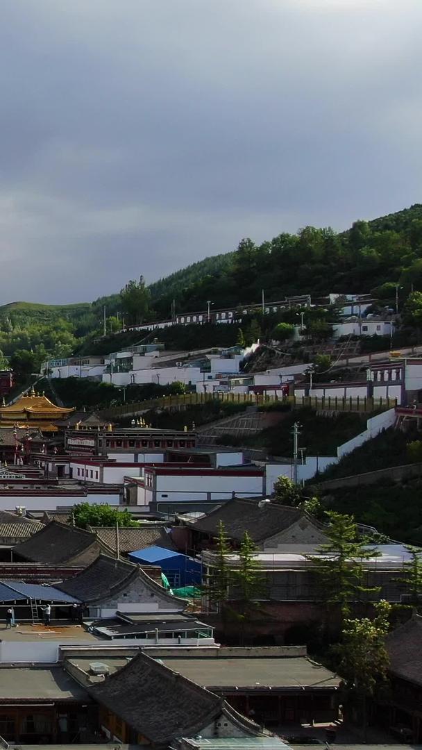 塔尔寺在西宁旅游景区航拍视频视频的预览图