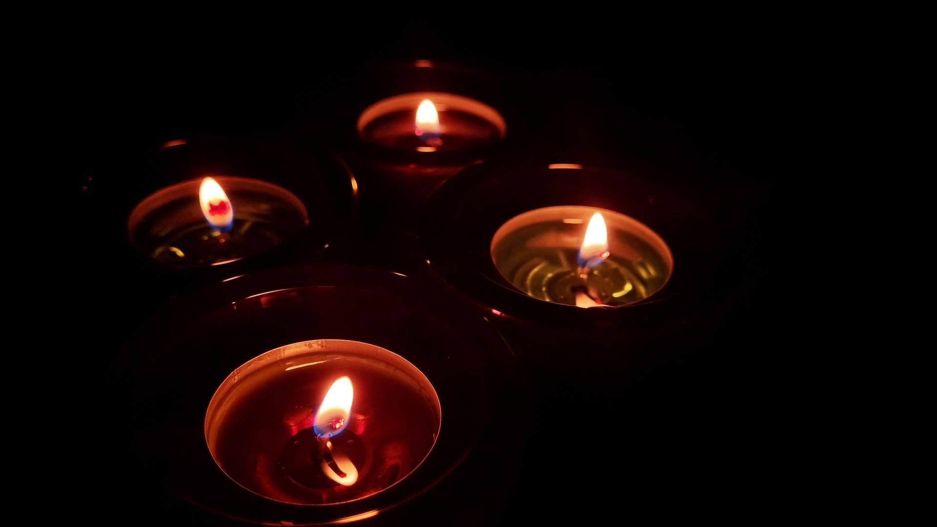 慢慢燃烧的蜡烛放松芳香疗法视频的预览图