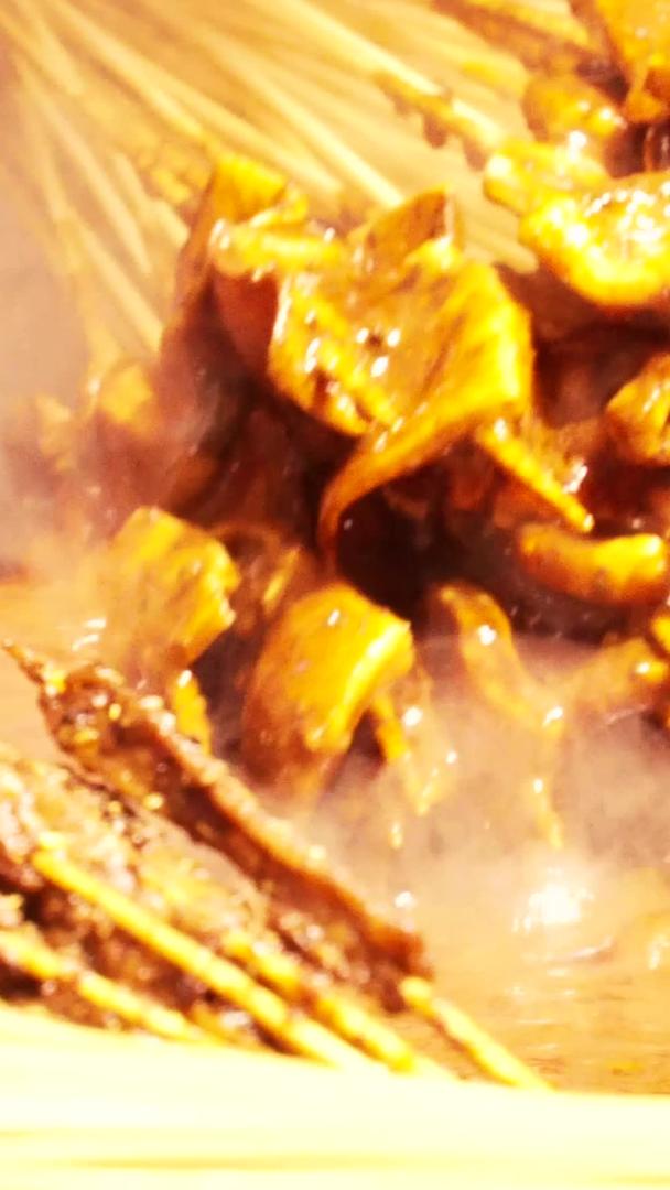 材料慢镜头升级拍摄城市宵夜美食海鲜烧烤碳烤牛蛙制作工艺集合视频的预览图