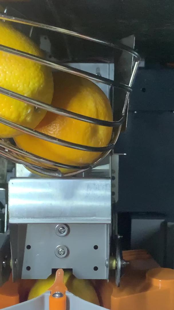 自动鲜果榨汁自动贩卖机视频的预览图