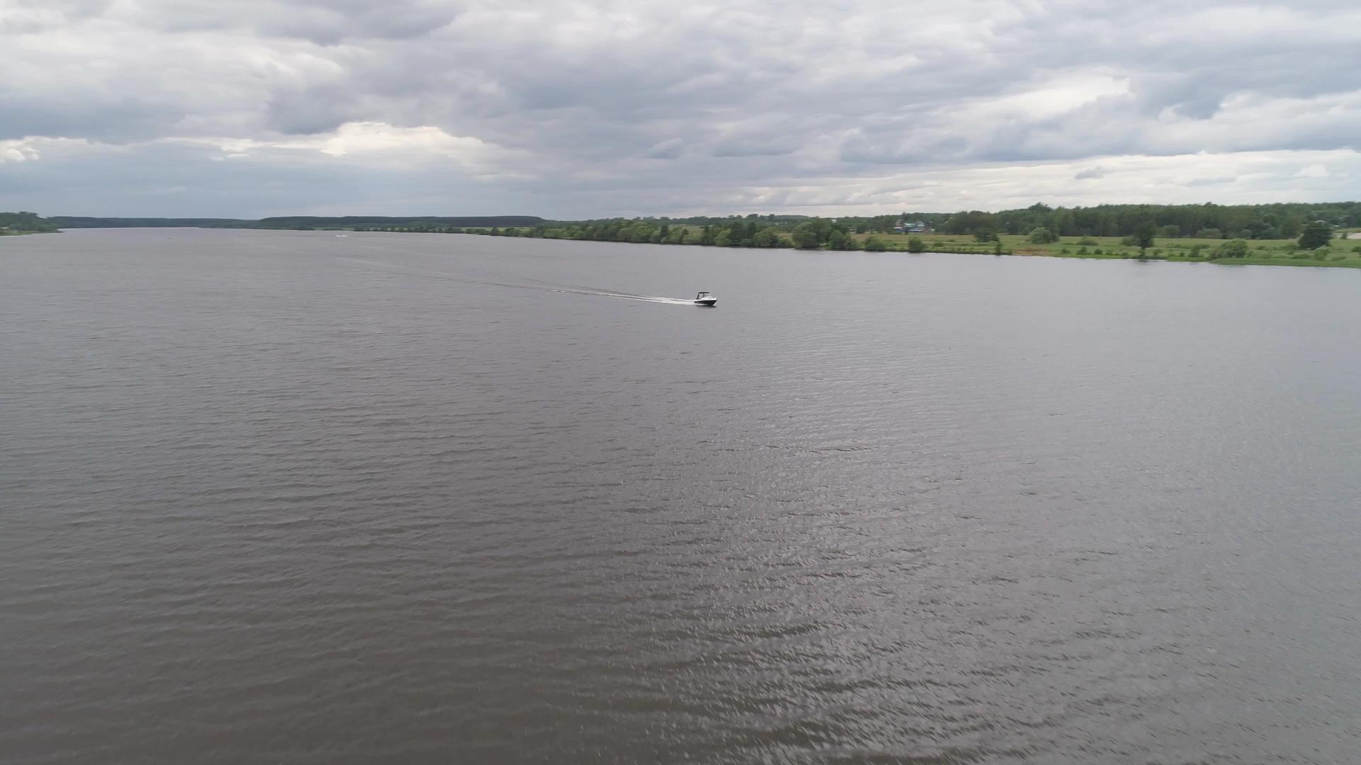 河上机动艇视频的预览图