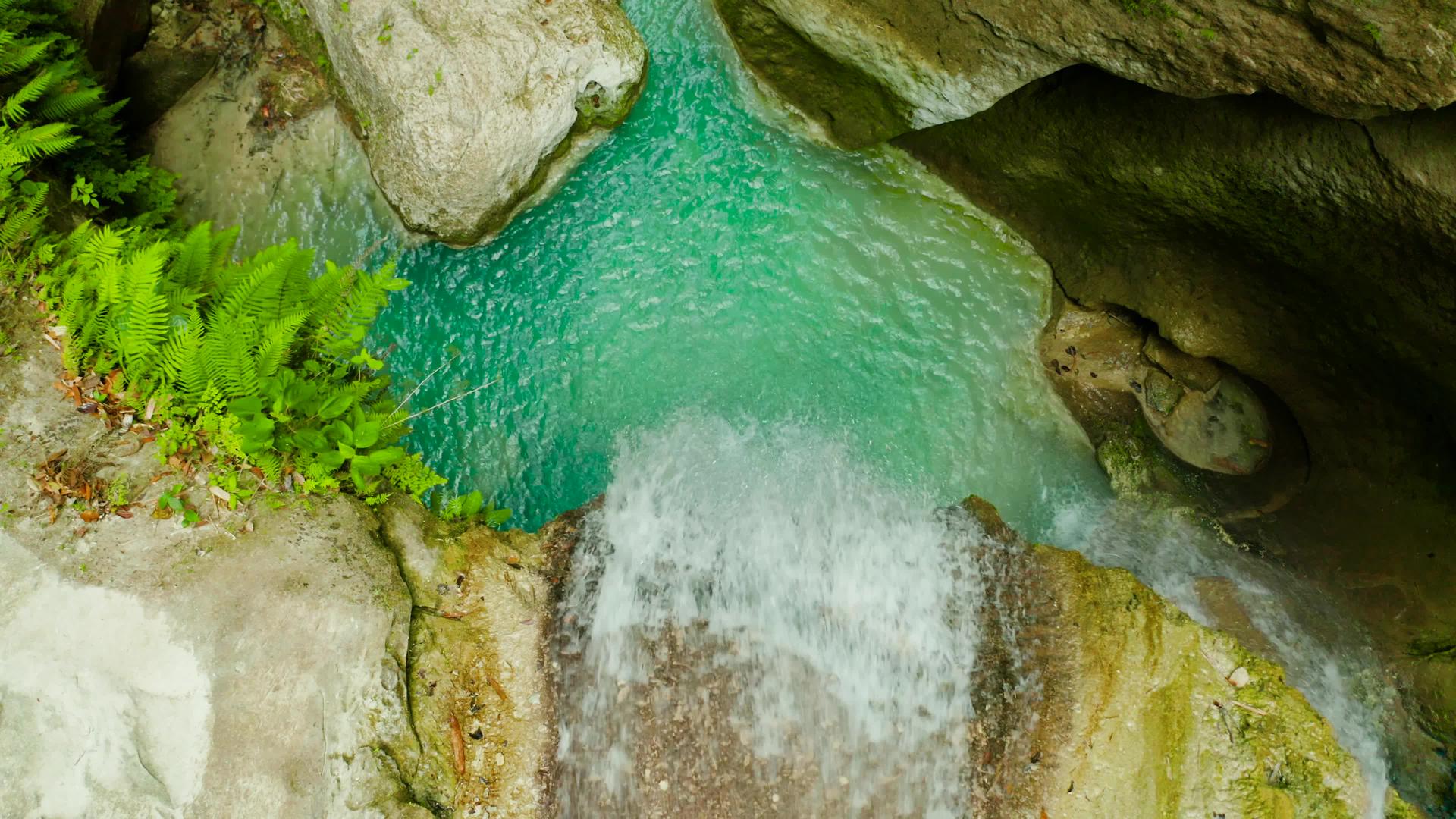美丽的热带瀑布菲利平视频的预览图