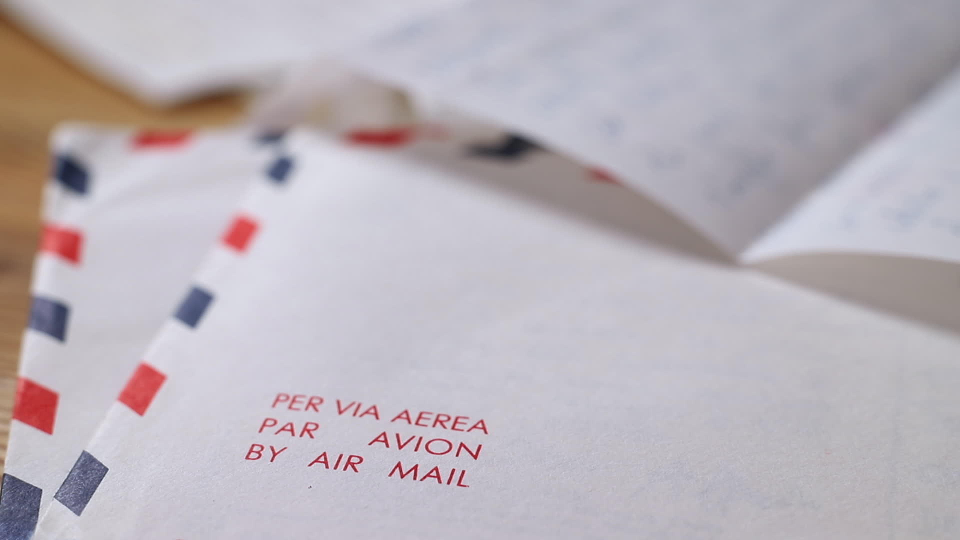 空中邮件信件和手写纸页视频的预览图