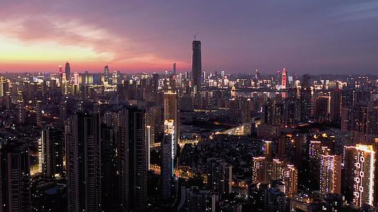 航拍疫情之下的武汉都市万家灯火夜景视频的预览图
