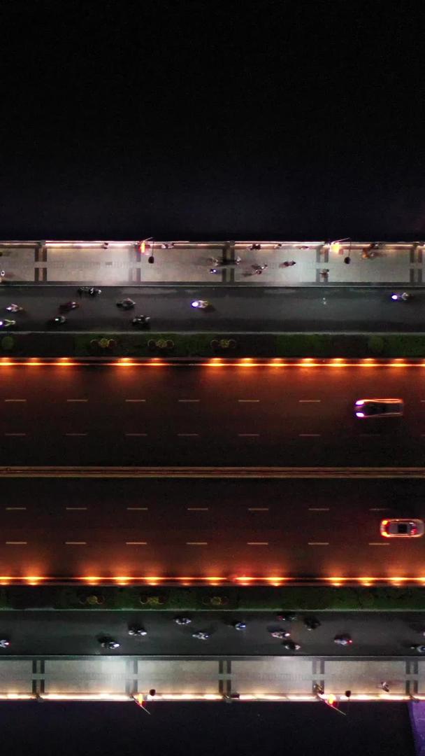 桂林解放桥高清航拍城市地标两岸夜景风景视频的预览图