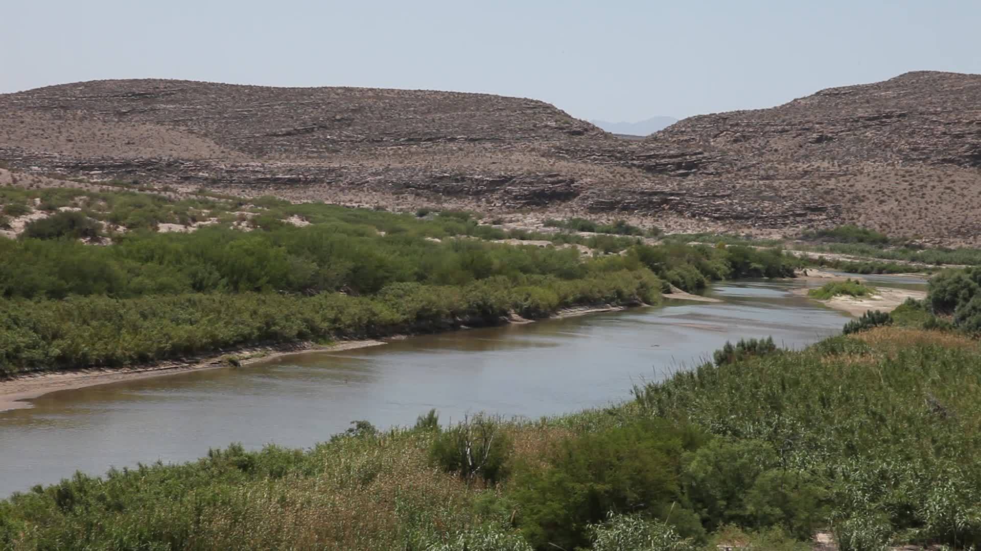 德克萨斯河和墨西哥河之间视频的预览图