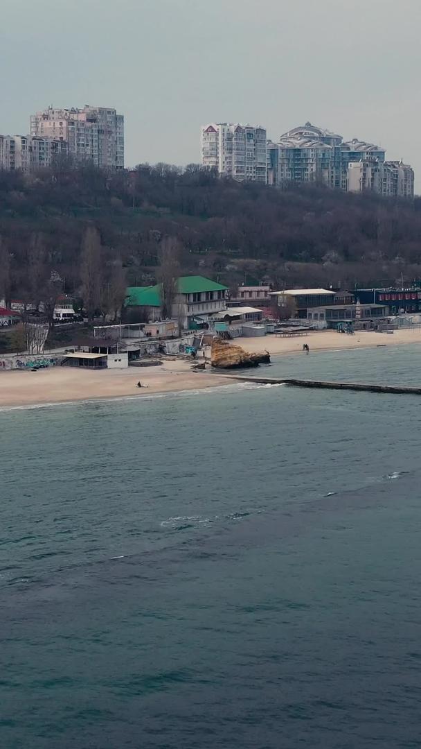 早春敖德萨海滩视频的预览图