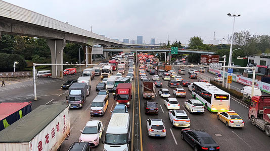 城市上下班高峰期交通堵车道路堵塞4k素材视频的预览图