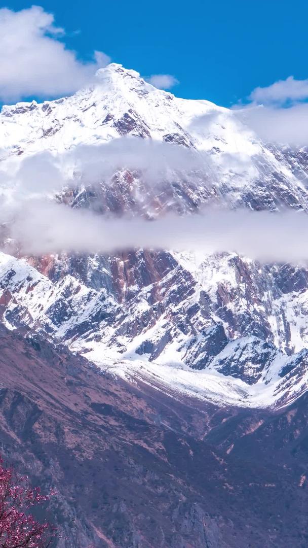 著名的南迦巴瓦峰云雾缭绕视频的预览图