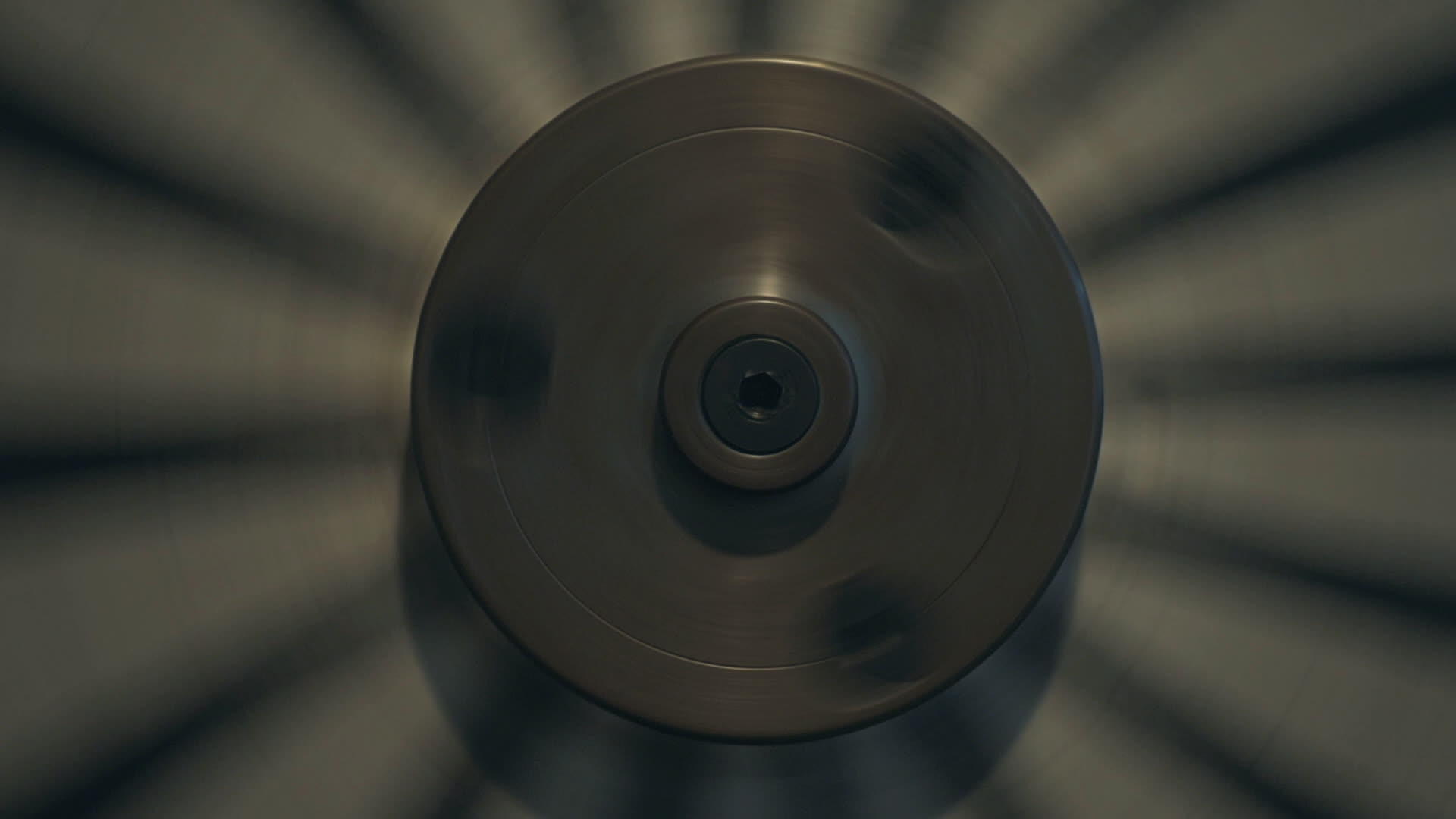 抽象旋转金属轮和螺旋桨视频的预览图
