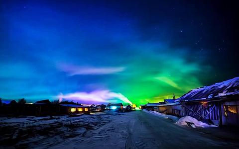 宁静的北极村夜晚视频的预览图