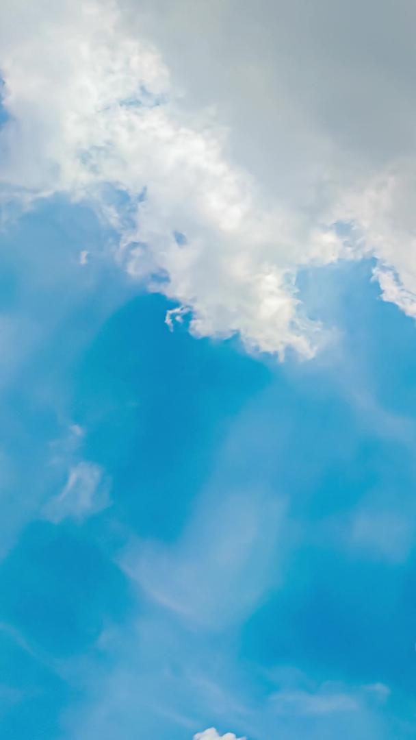 唯美云移动延时耶稣光丁达尔效应炎热天气视频的预览图