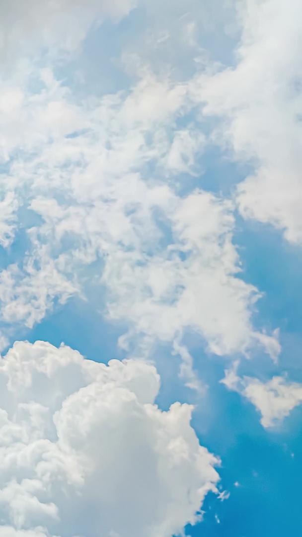 唯美云移动延时耶稣光丁达尔效应炎热天气视频的预览图