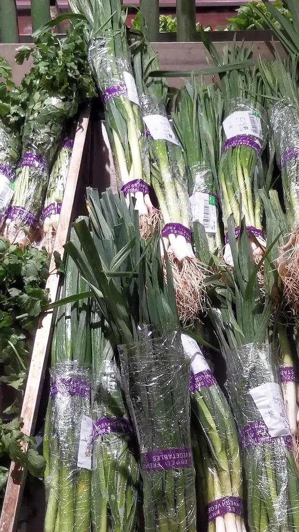 超级市场绿色蔬菜的实拍视频的预览图