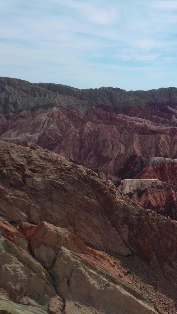 新疆帕米尔高原景区5A红色神秘大峡谷视频视频的预览图