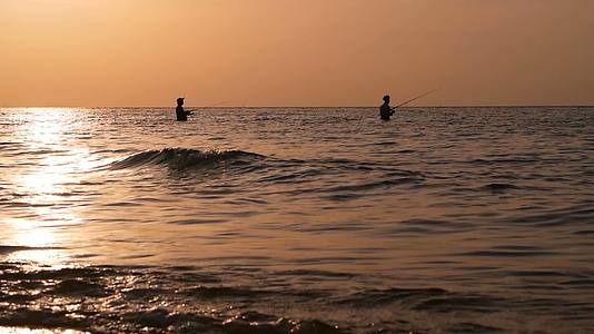当日落时间旋转时渔夫在运动中打磨脚影亚洲人占领了传统的亚洲人视频的预览图