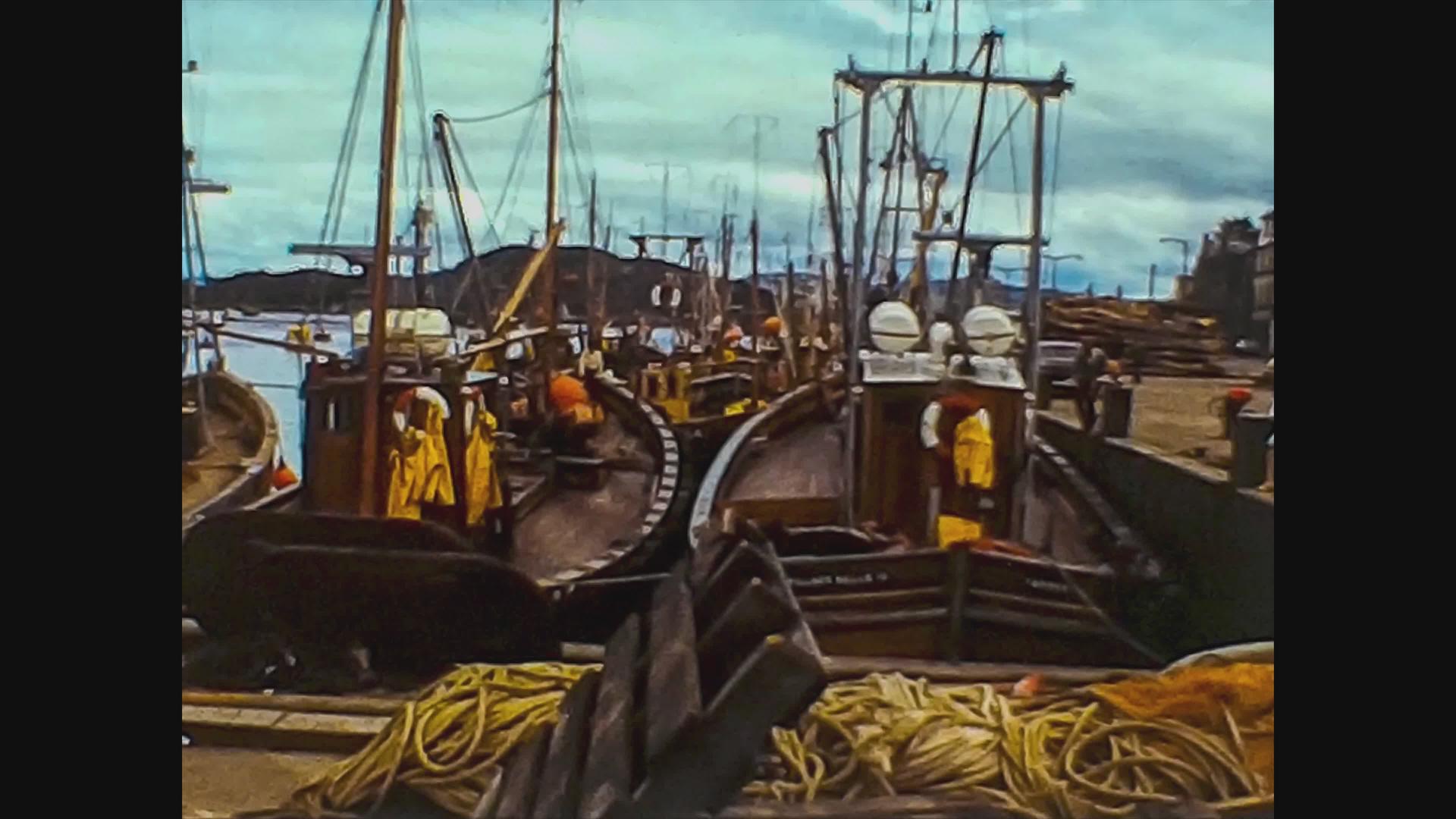 1969年小型渔船停靠Clachan1969年视频的预览图