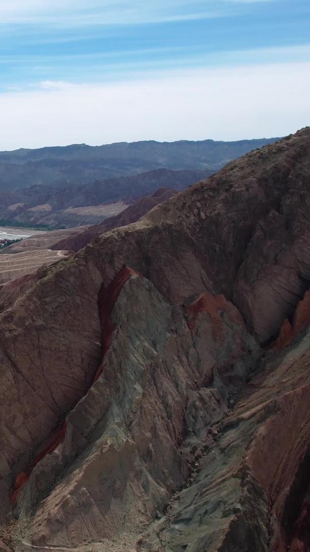 新疆帕米尔高原景区5A红色神秘大峡谷视频视频的预览图