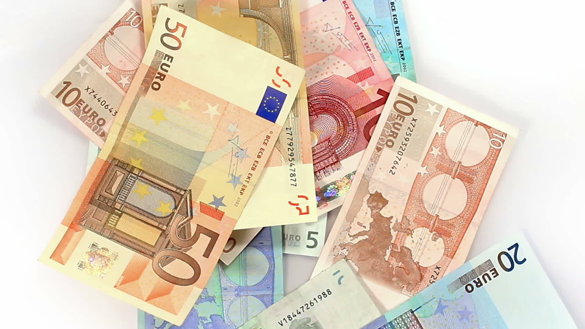 欧元纸币的反向运动落在白色背景上视频的预览图