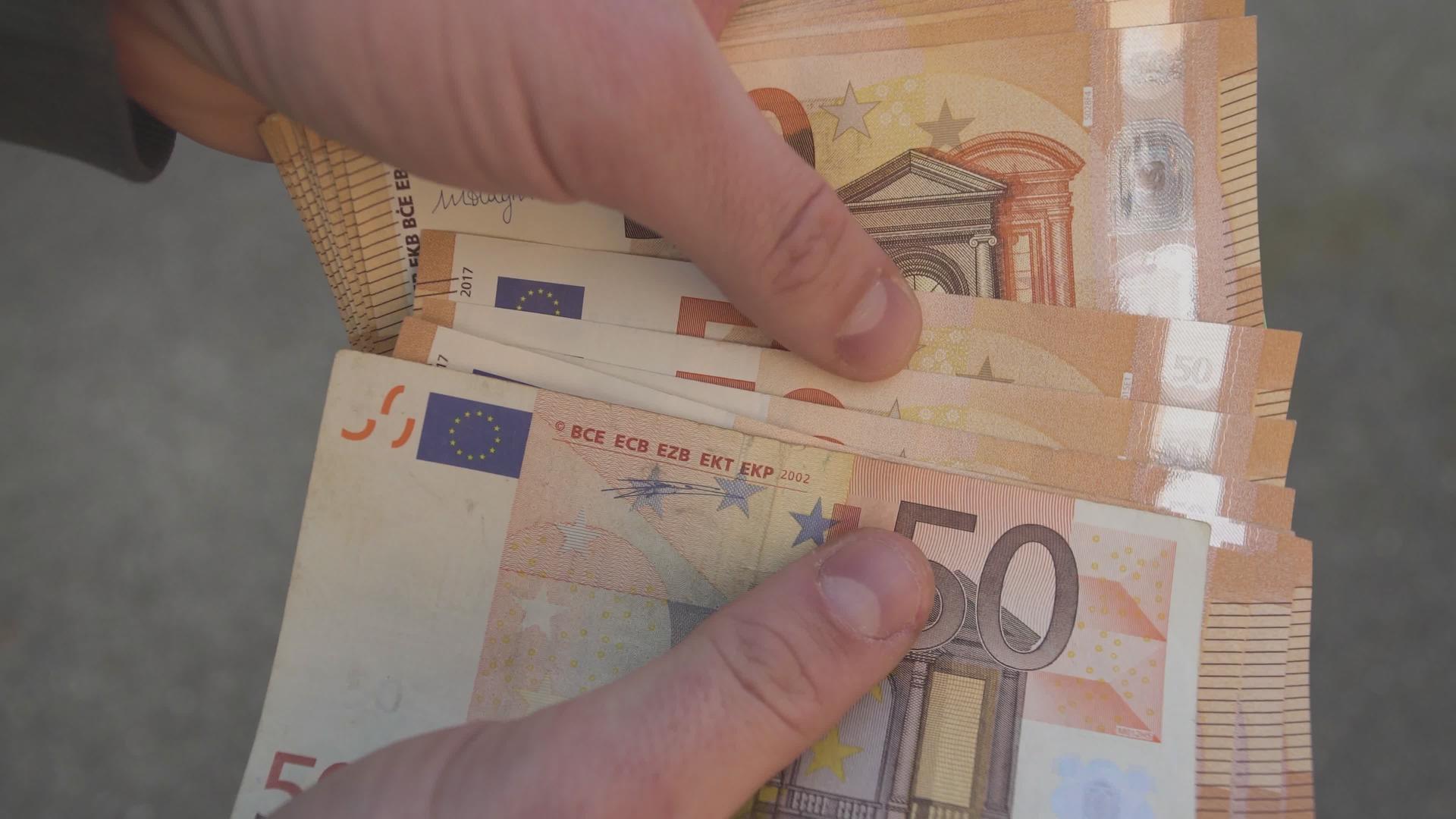 计算欧元货币账单5视频的预览图