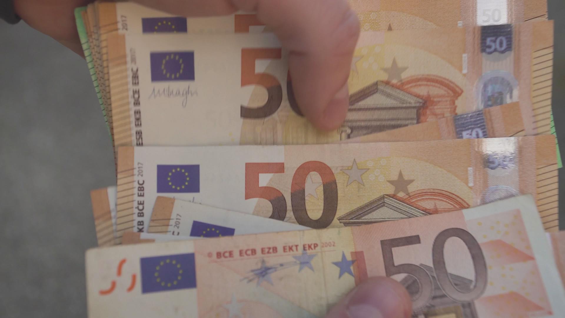 计算欧元货币账单6视频的预览图