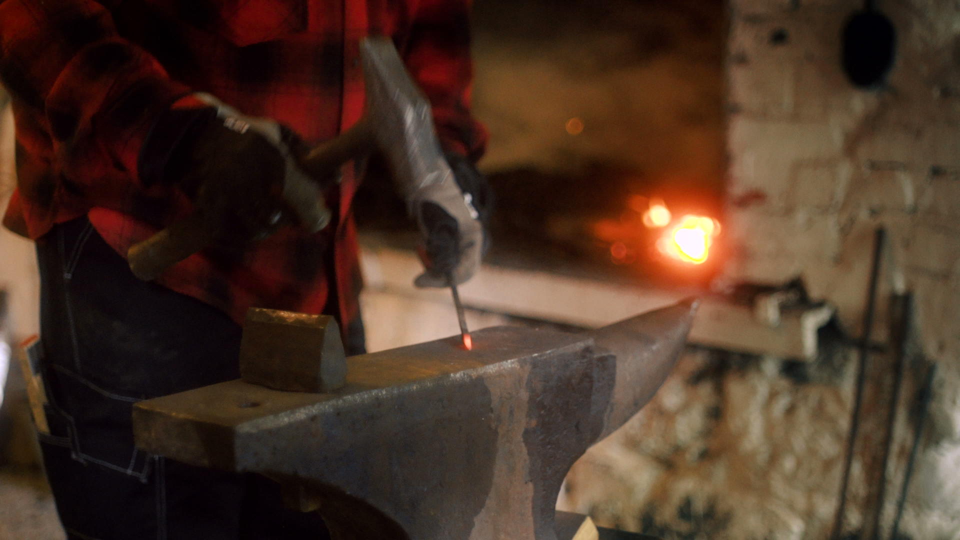 铁匠造型铁视频的预览图
