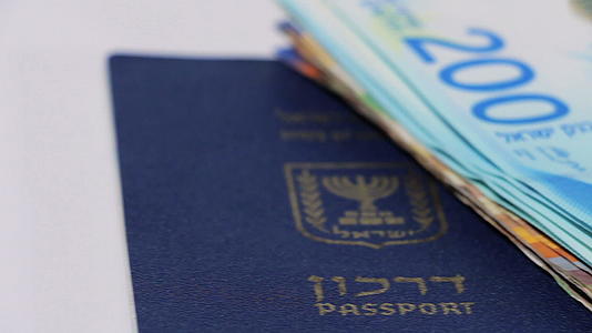 200谢克尔和Israeli平方米护照钞票视频的预览图