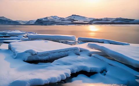 冬季冰雪河流风景视频的预览图
