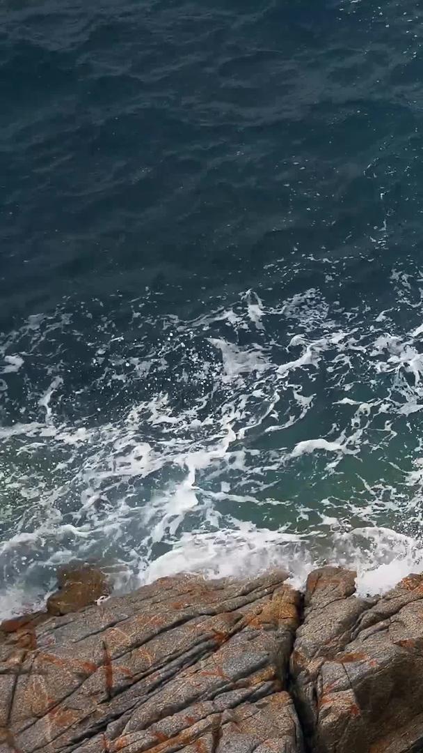 海边海浪的实拍视频的预览图