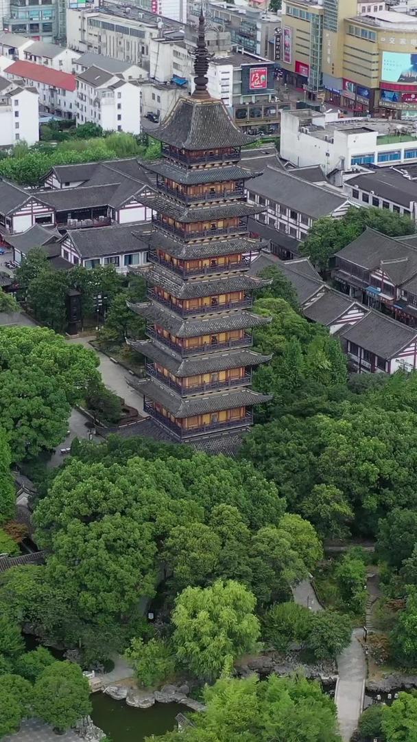 江苏常熟方塔园古建筑航拍视频视频的预览图