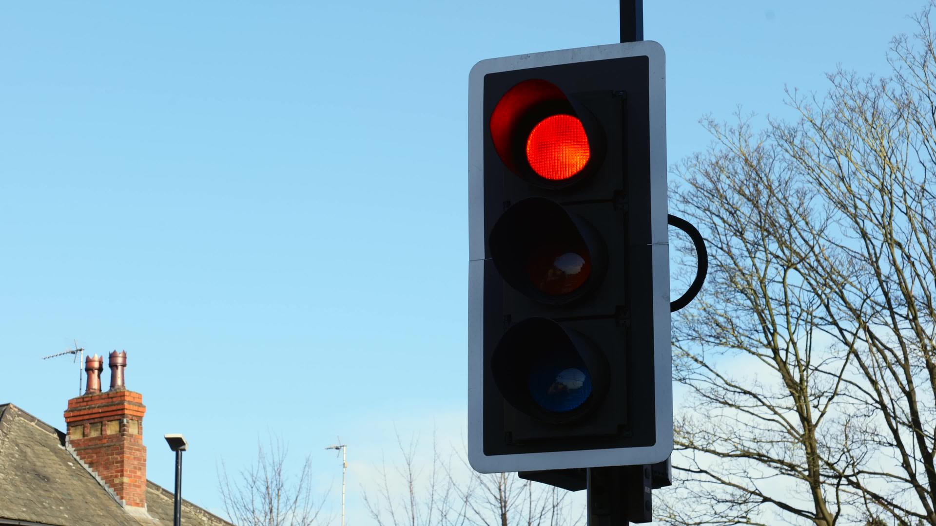 英国的交通灯从红色改为绿色视频的预览图