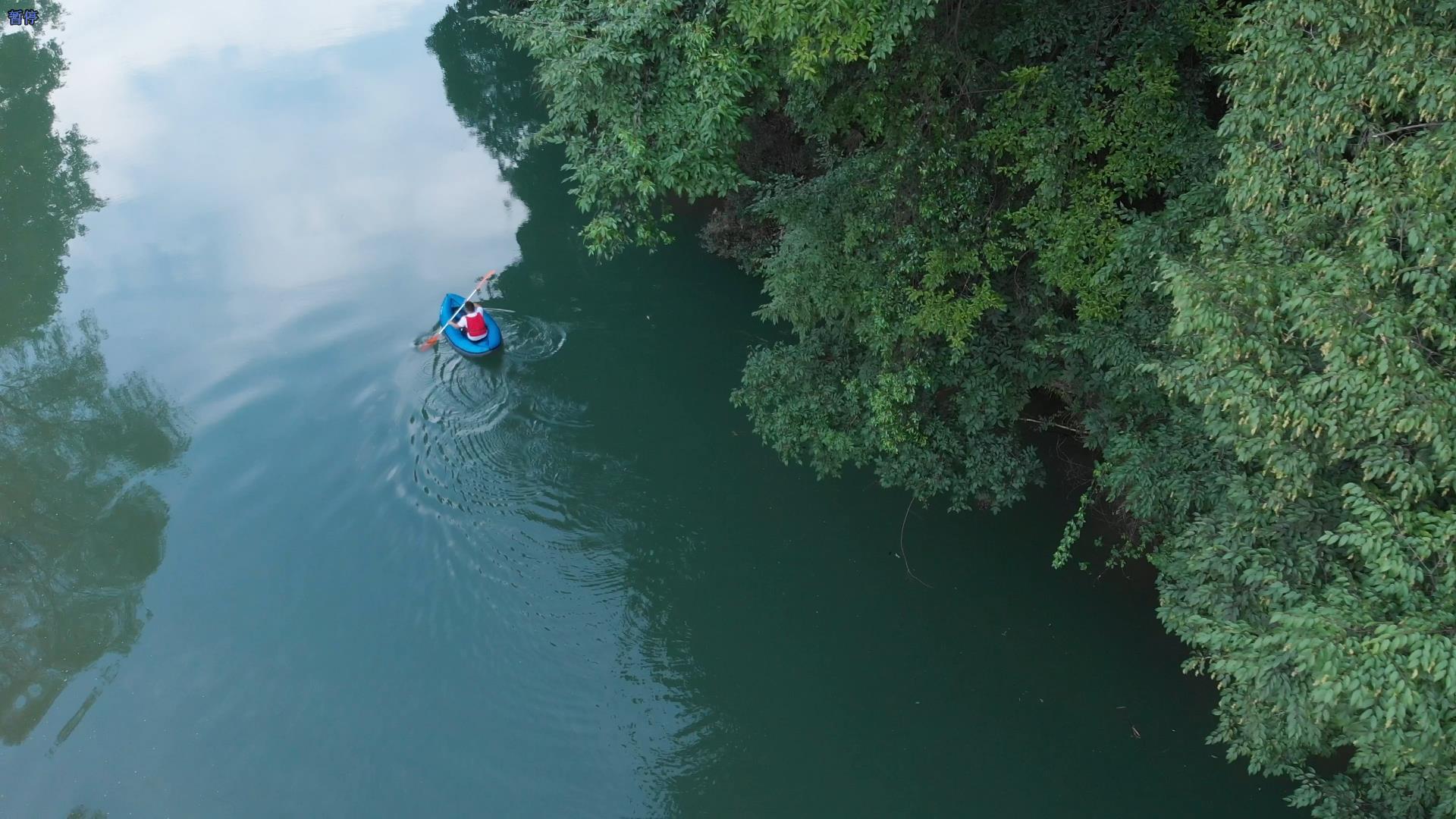 航拍皮划艇视频的预览图