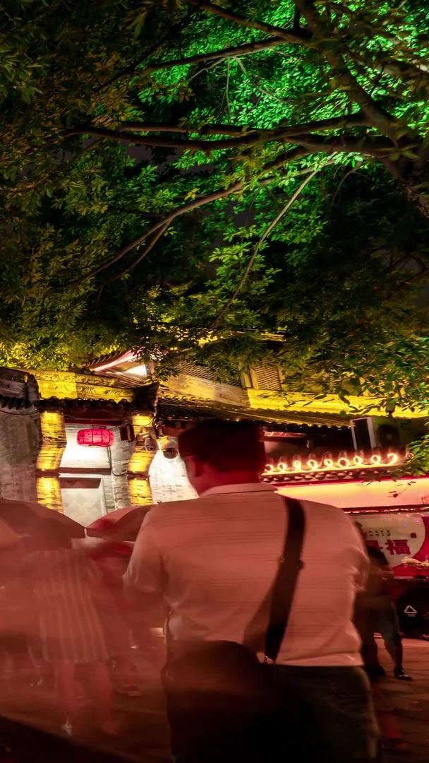 成都网红打卡景点锦里古街人流延迟摄影视频的预览图