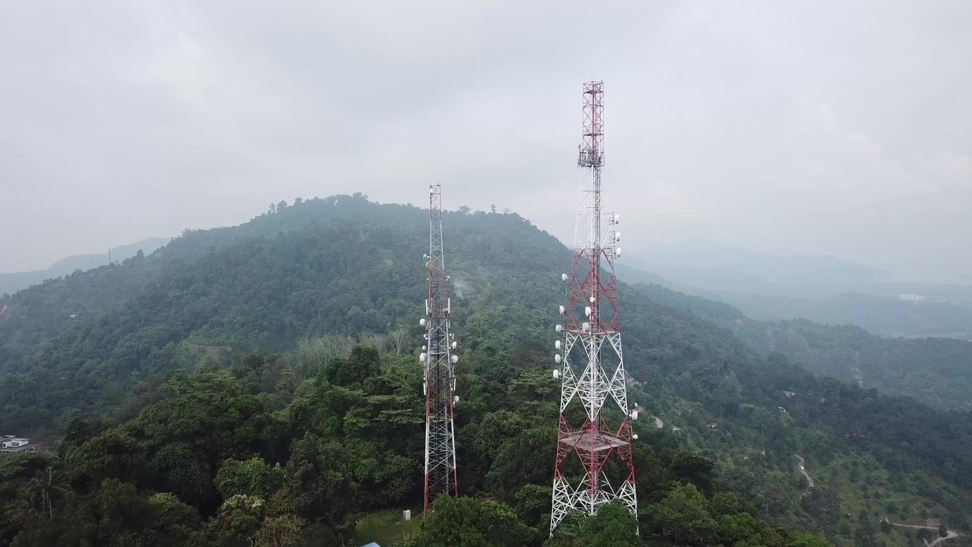 山上的电讯塔视频的预览图