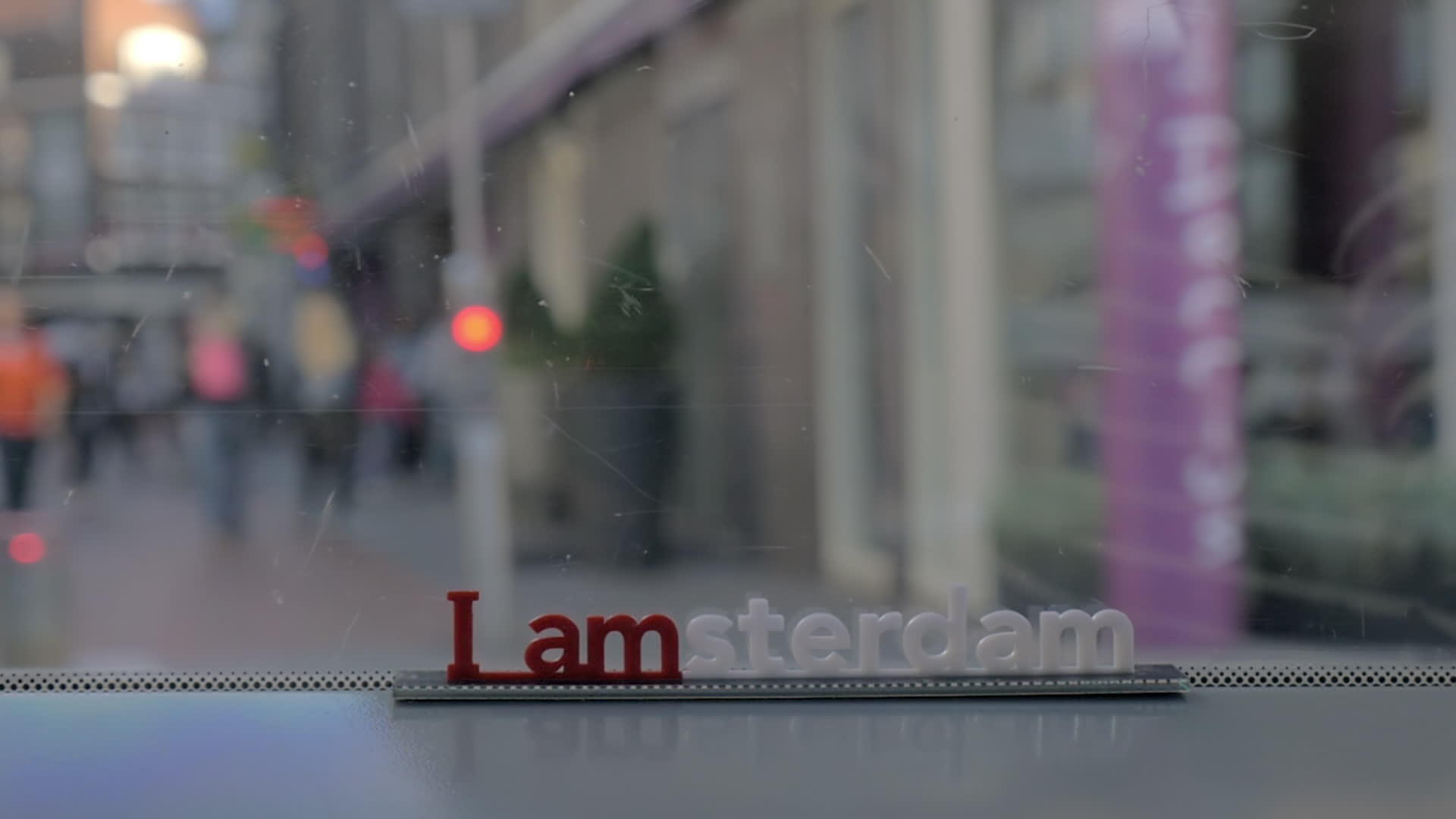 通过电车窗口阿姆斯特丹Amsterdam浏览城市街道视频的预览图