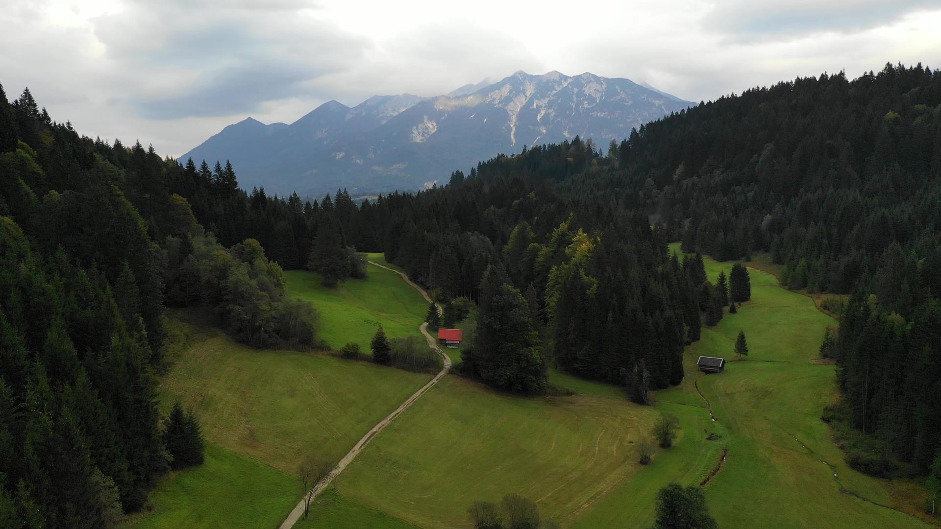 巴伐利亚、阿尔卑斯山和卡文德山的田园诗般的山脉Geroldsee视频的预览图