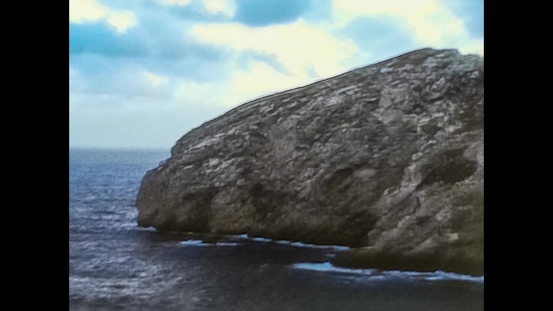 海景和岩石海岸1974年8月2日视频的预览图