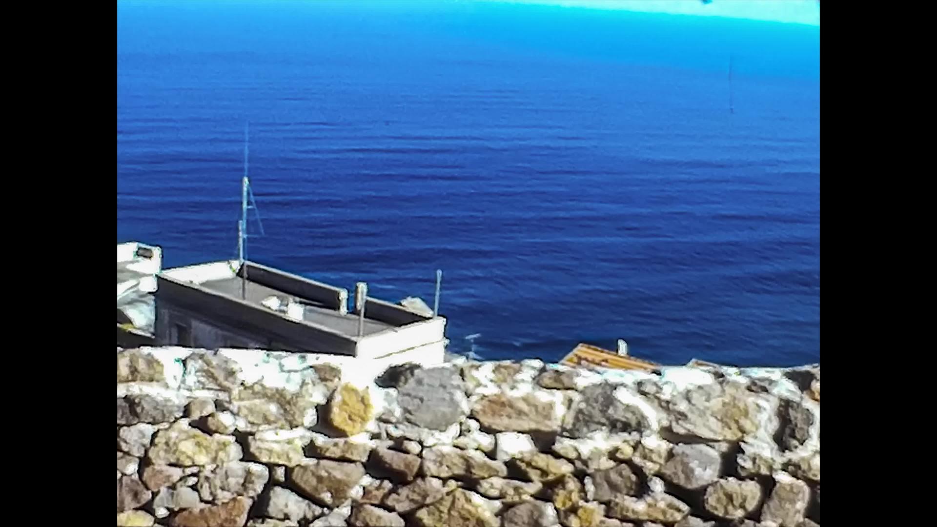 1974年8月4日Alghero海和岩石海岸图视频的预览图