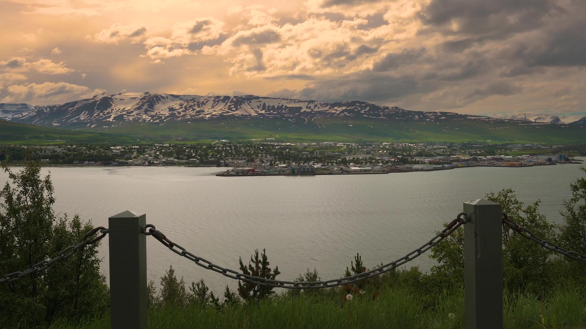 阿库里镇和北冰原的日落fjordeyjafjrdur视频的预览图