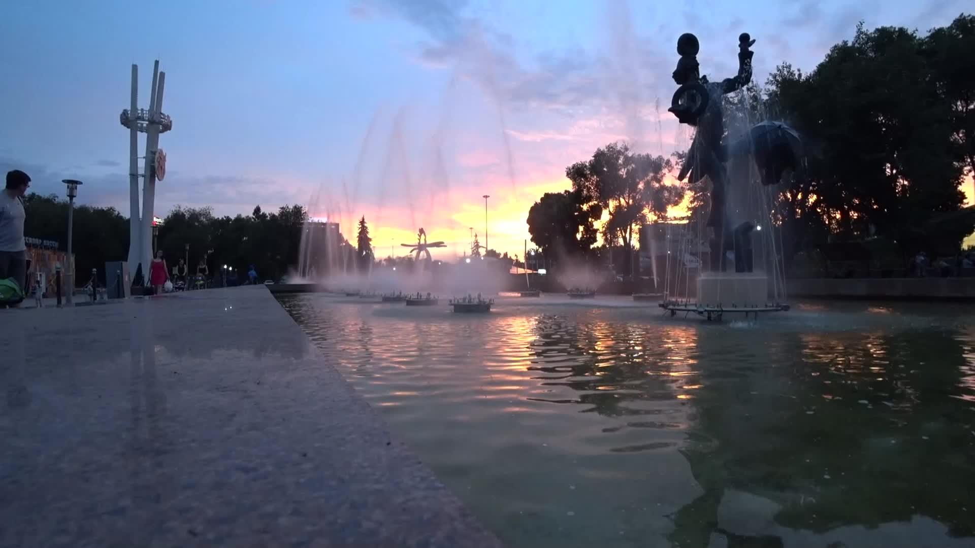 日落会随着喷泉的视线而消失视频的预览图