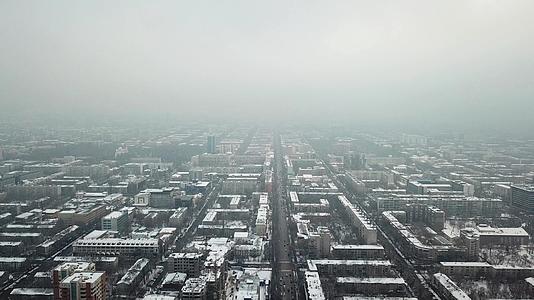 冬城在雾中高山视频的预览图