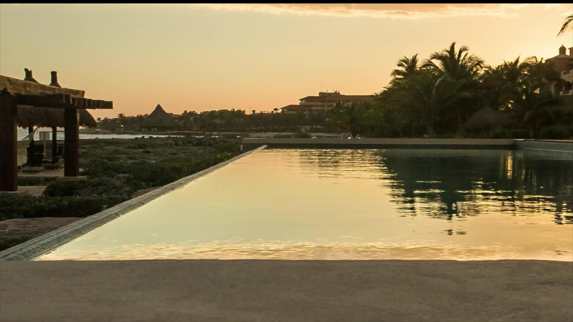 日落时在马雅利维埃拉海岸视频的预览图