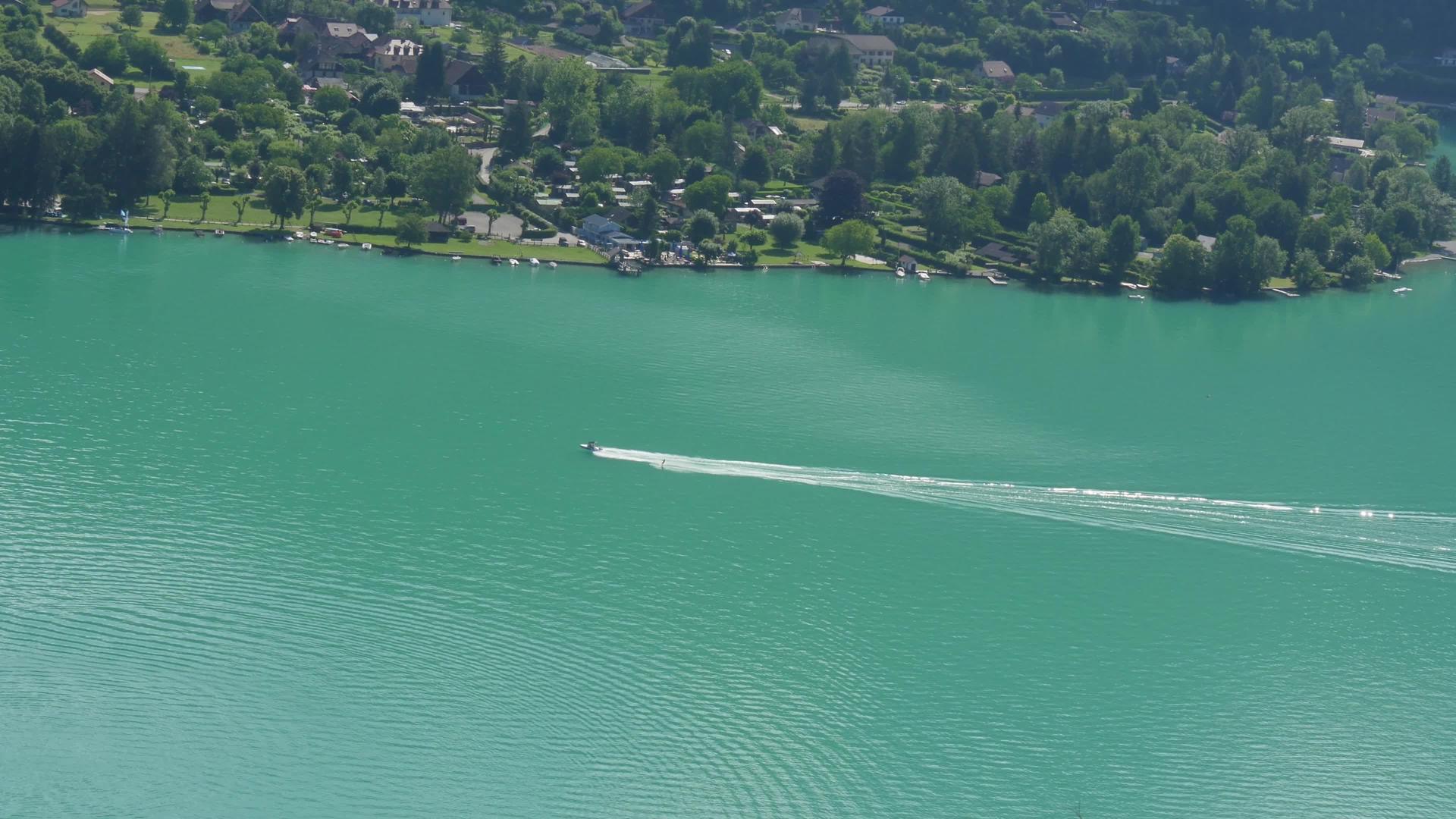 阿尔卑斯山的法国Annecy湖视图视频的预览图