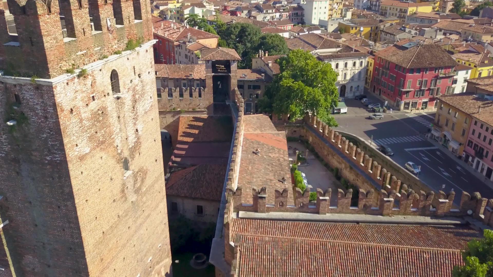 Castelvecchio城堡的空中三角洲视频的预览图