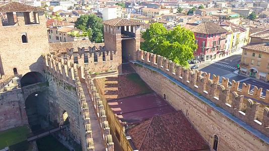 Castelvecchio德龙在城堡的空中视频的预览图