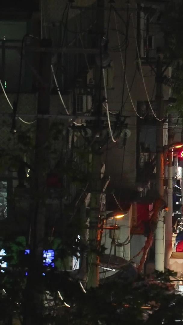 航拍城市夜间购物购物人流烟火气街景素材视频的预览图