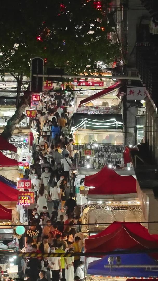 航拍城市夜间购物购物人流烟火气街景素材视频的预览图